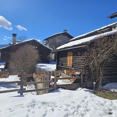 Joivy Modern Family Chalet With Stunning Mountain Views Champoluc Kültér fotó