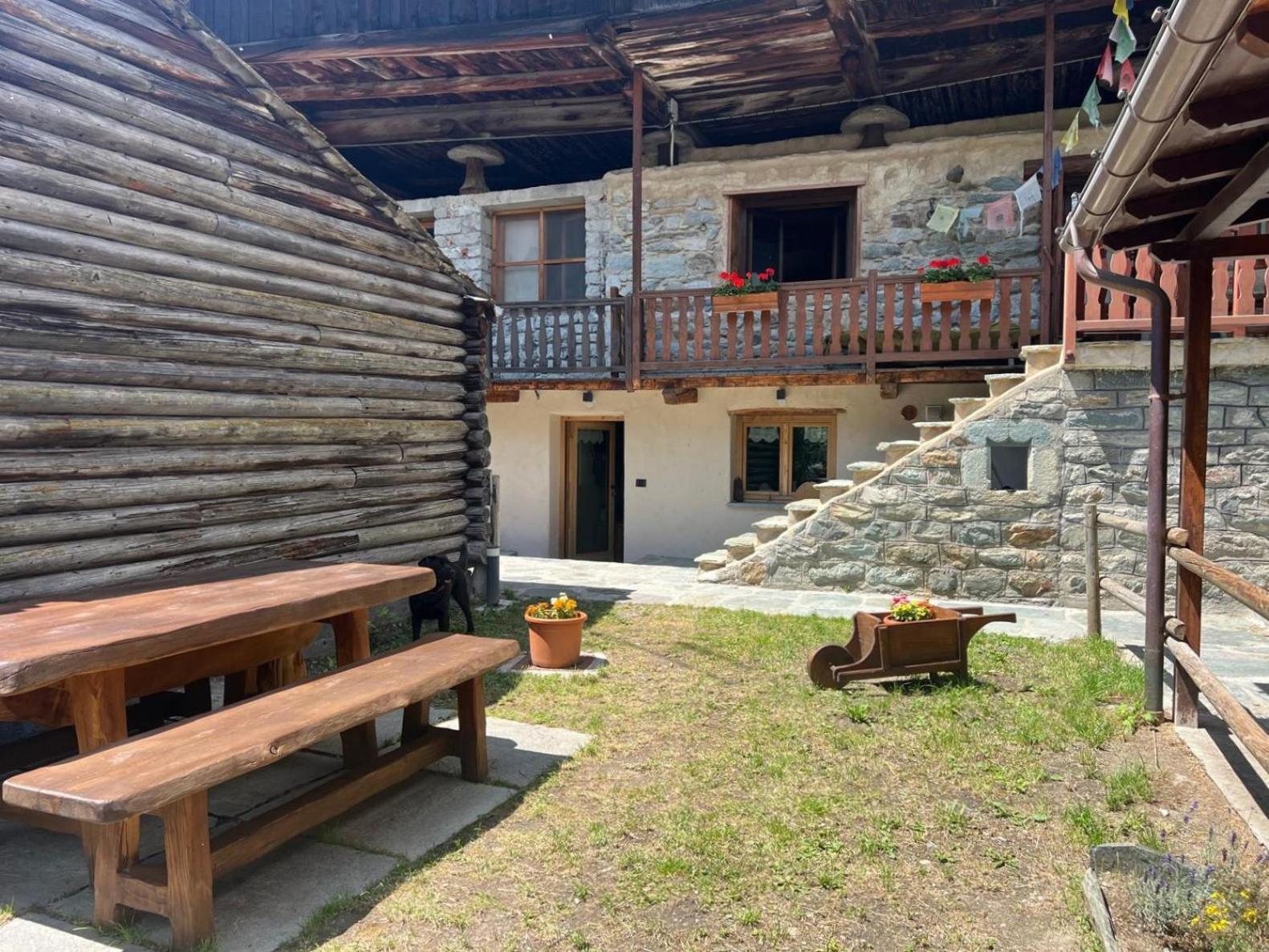 Joivy Modern Family Chalet With Stunning Mountain Views Champoluc Kültér fotó