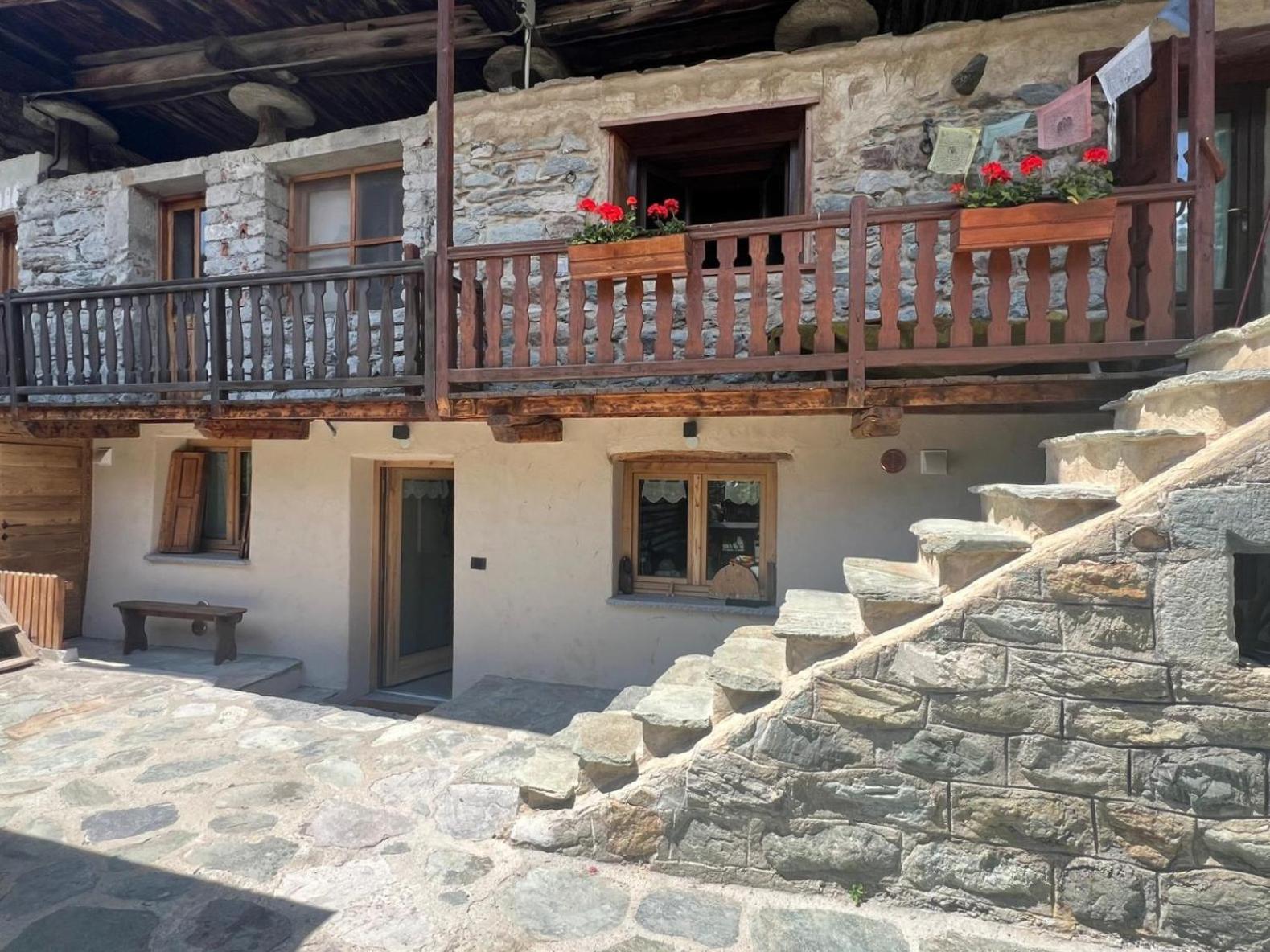 Joivy Modern Family Chalet With Stunning Mountain Views Champoluc Kültér fotó
