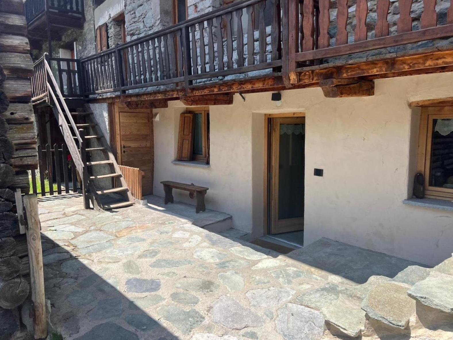 Joivy Modern Family Chalet With Stunning Mountain Views Champoluc Kültér fotó