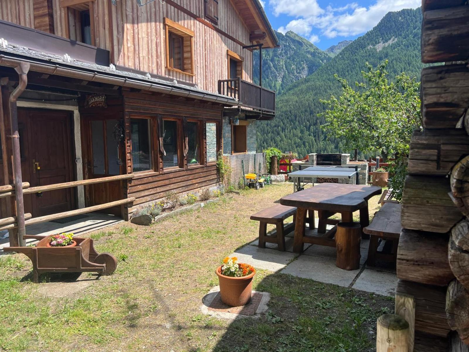 Joivy Modern Family Chalet With Stunning Mountain Views Champoluc Kültér fotó