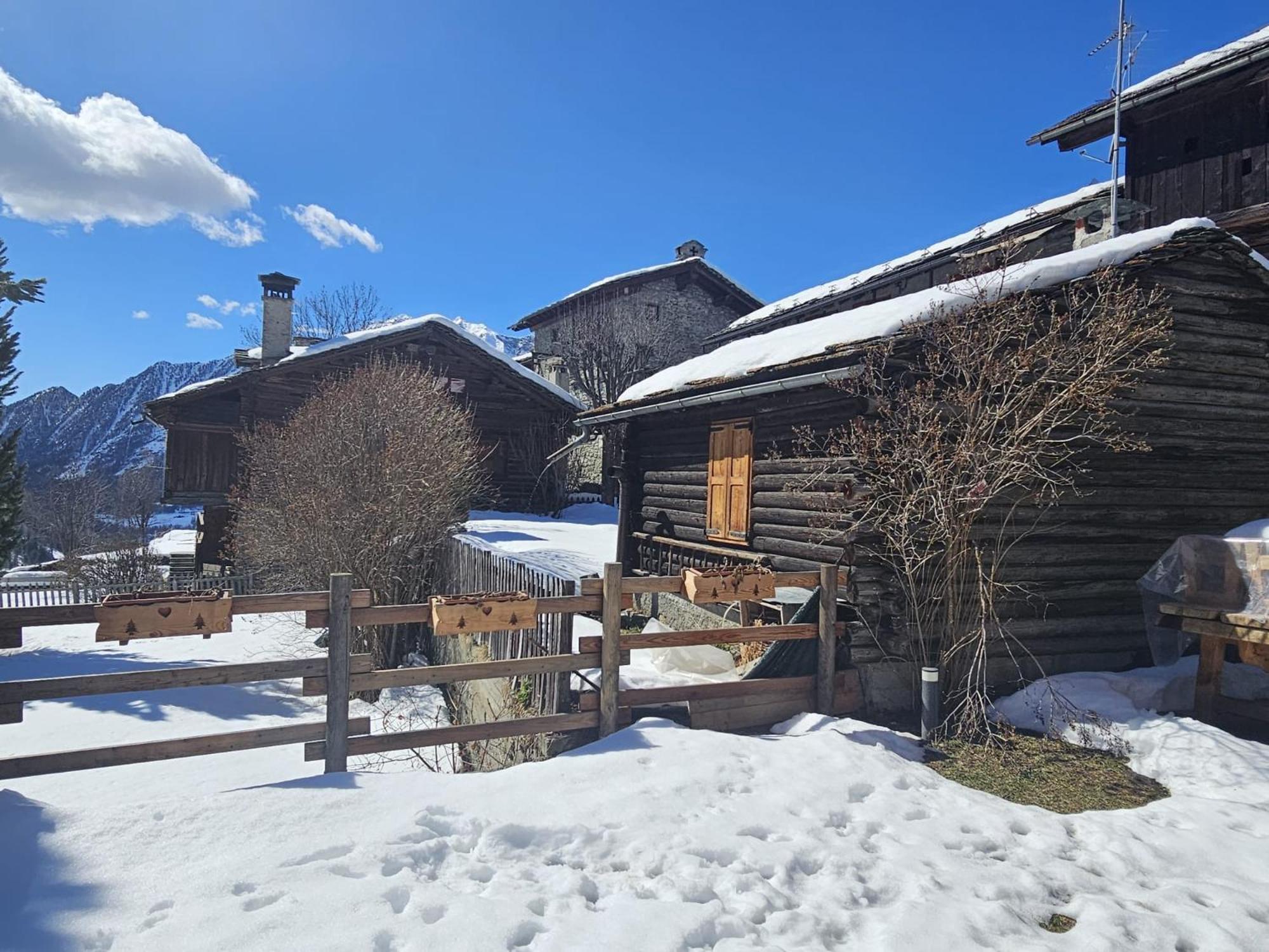 Joivy Modern Family Chalet With Stunning Mountain Views Champoluc Kültér fotó