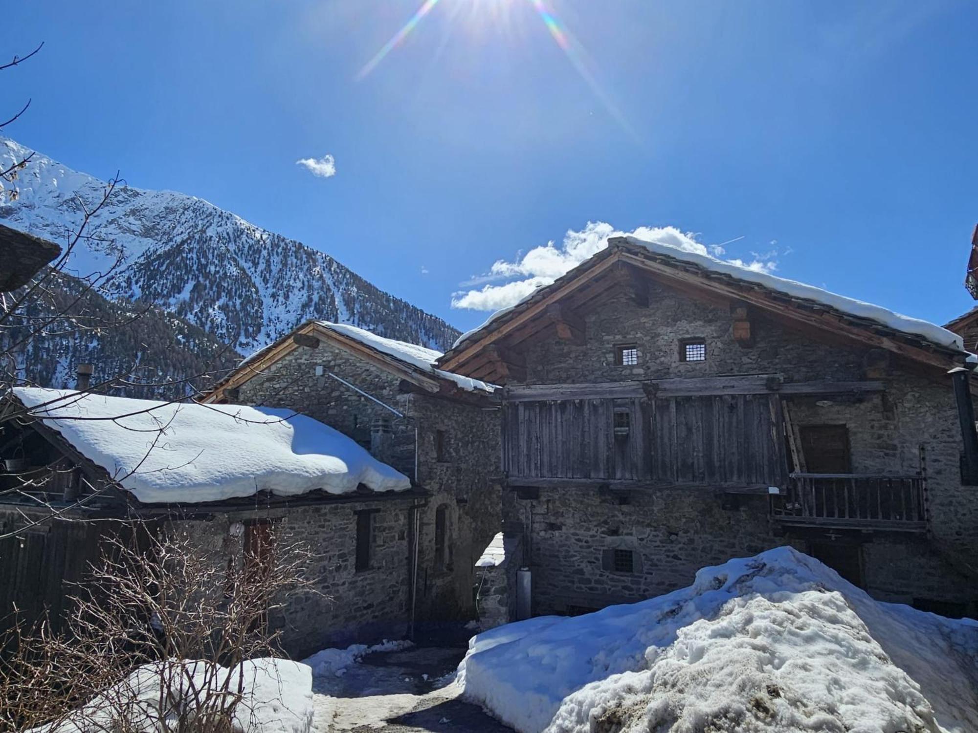 Joivy Modern Family Chalet With Stunning Mountain Views Champoluc Kültér fotó