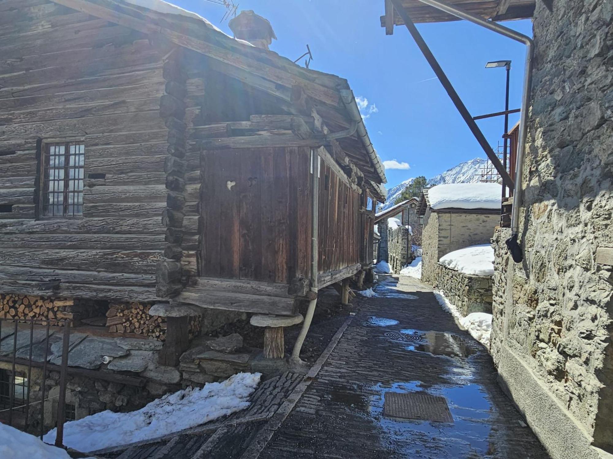 Joivy Modern Family Chalet With Stunning Mountain Views Champoluc Kültér fotó