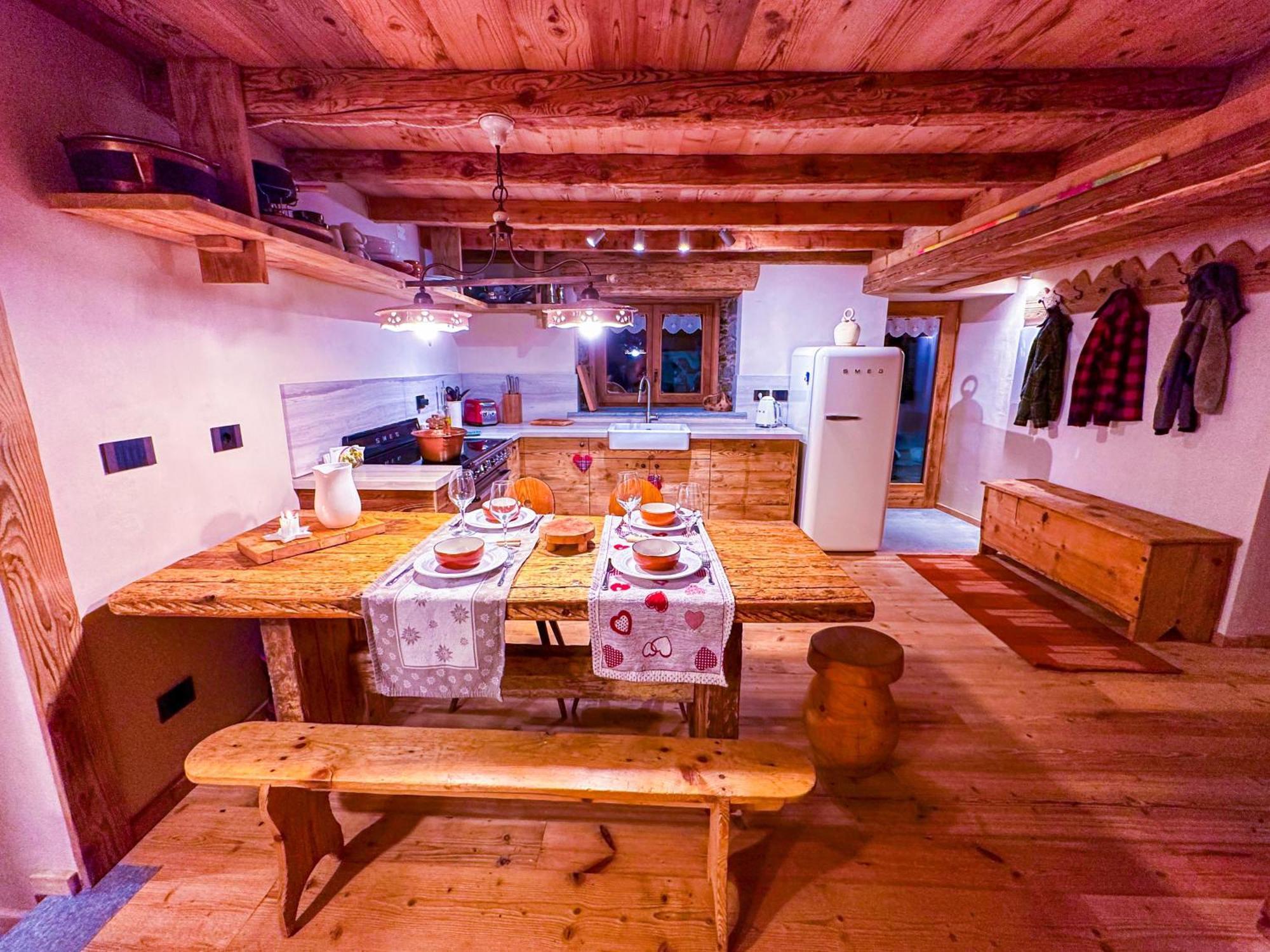 Joivy Modern Family Chalet With Stunning Mountain Views Champoluc Kültér fotó