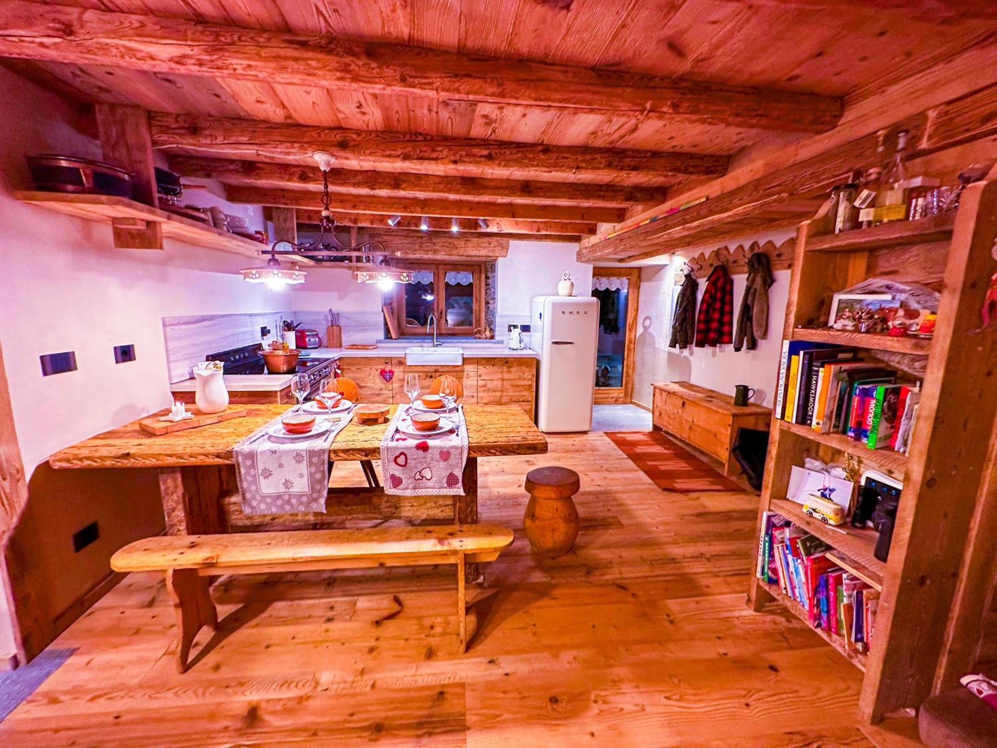 Joivy Modern Family Chalet With Stunning Mountain Views Champoluc Kültér fotó