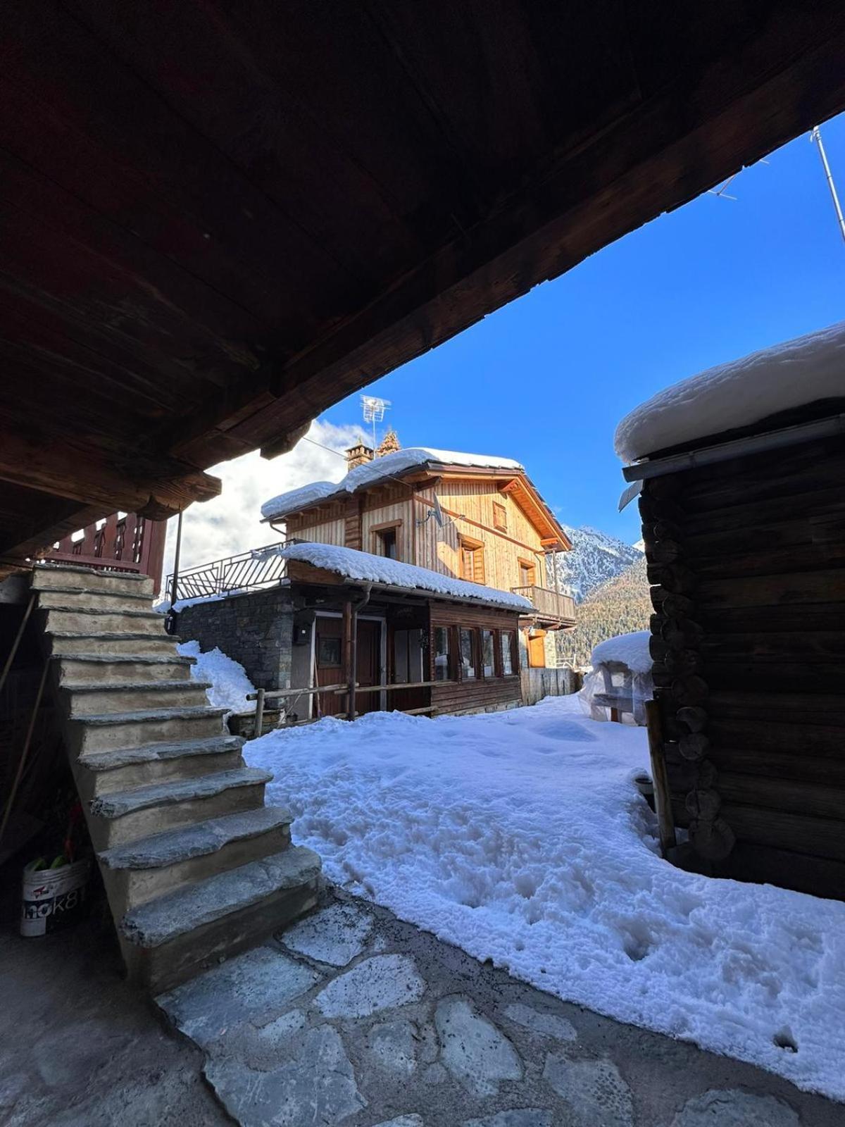 Joivy Modern Family Chalet With Stunning Mountain Views Champoluc Kültér fotó