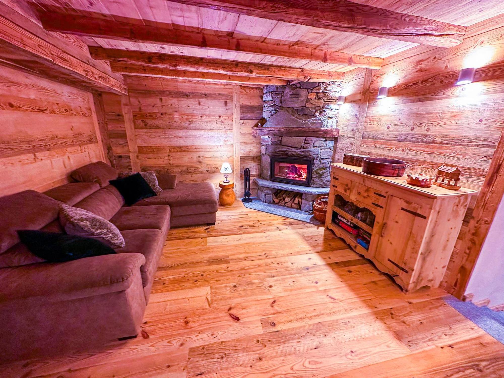Joivy Modern Family Chalet With Stunning Mountain Views Champoluc Kültér fotó