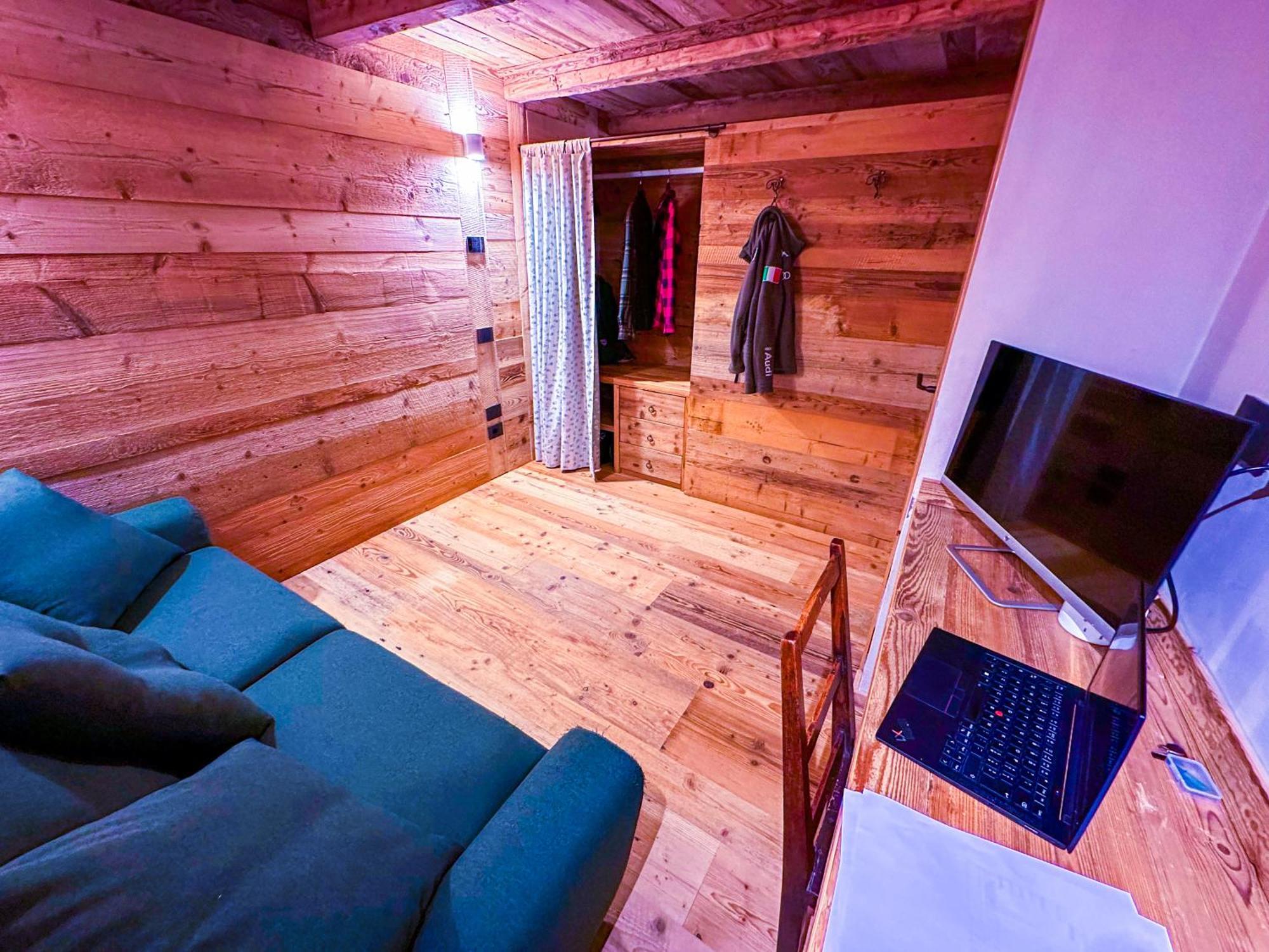 Joivy Modern Family Chalet With Stunning Mountain Views Champoluc Kültér fotó
