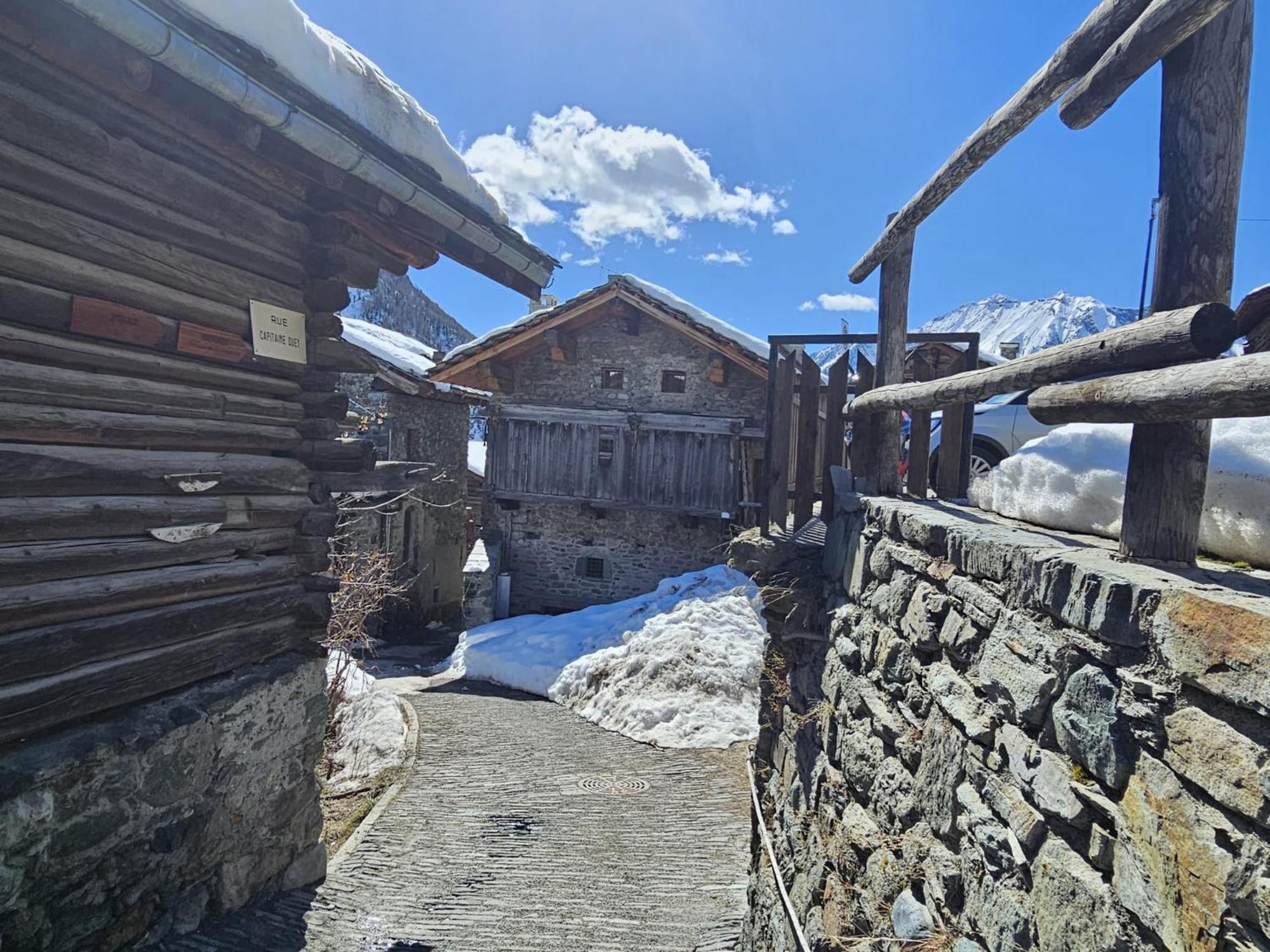 Joivy Modern Family Chalet With Stunning Mountain Views Champoluc Kültér fotó