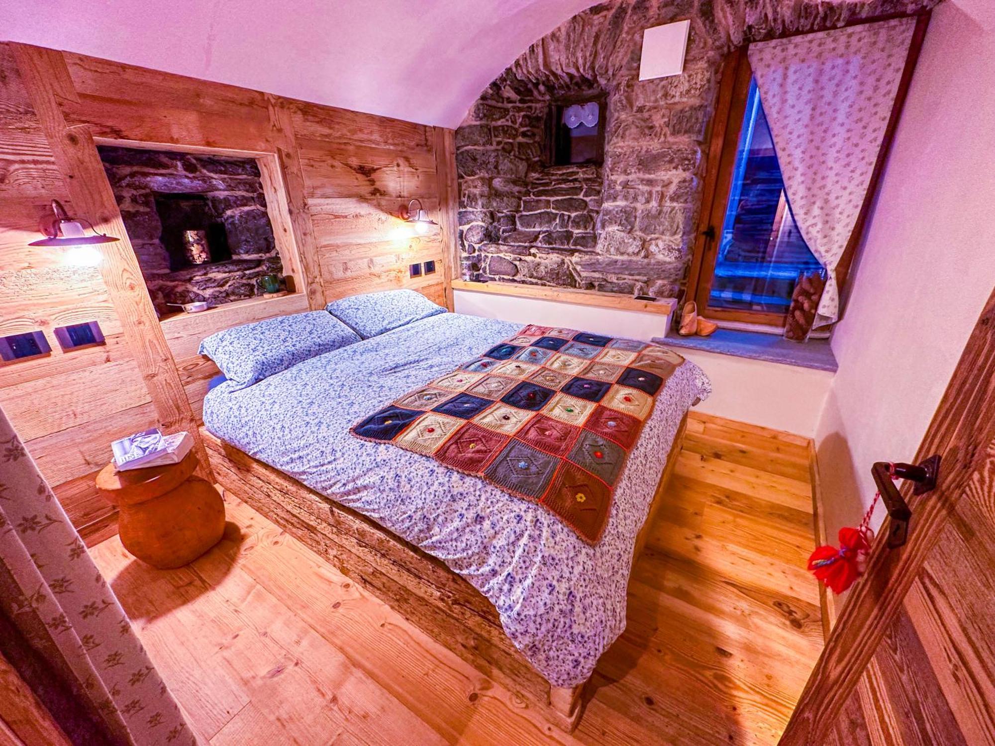 Joivy Modern Family Chalet With Stunning Mountain Views Champoluc Kültér fotó