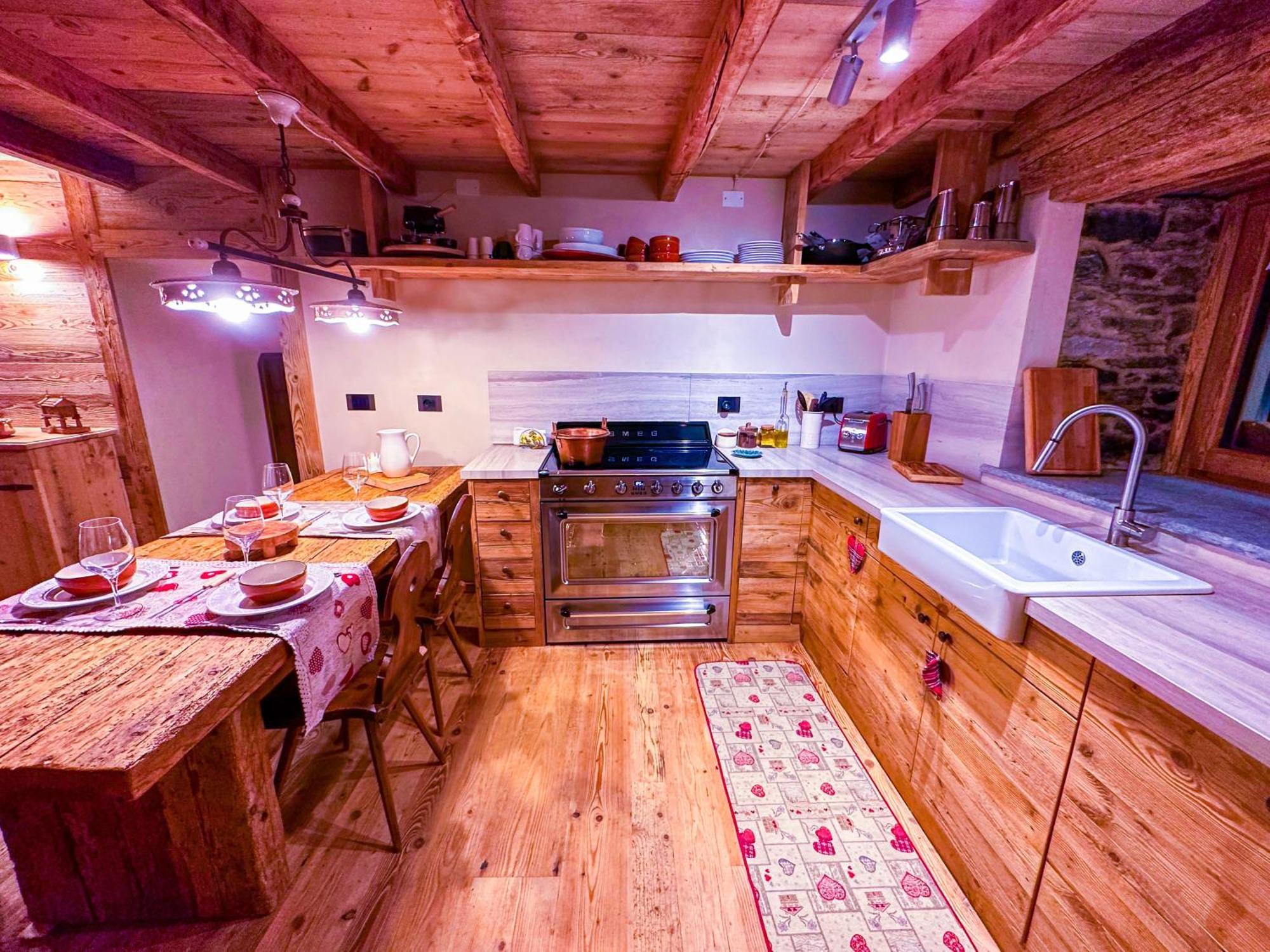 Joivy Modern Family Chalet With Stunning Mountain Views Champoluc Kültér fotó