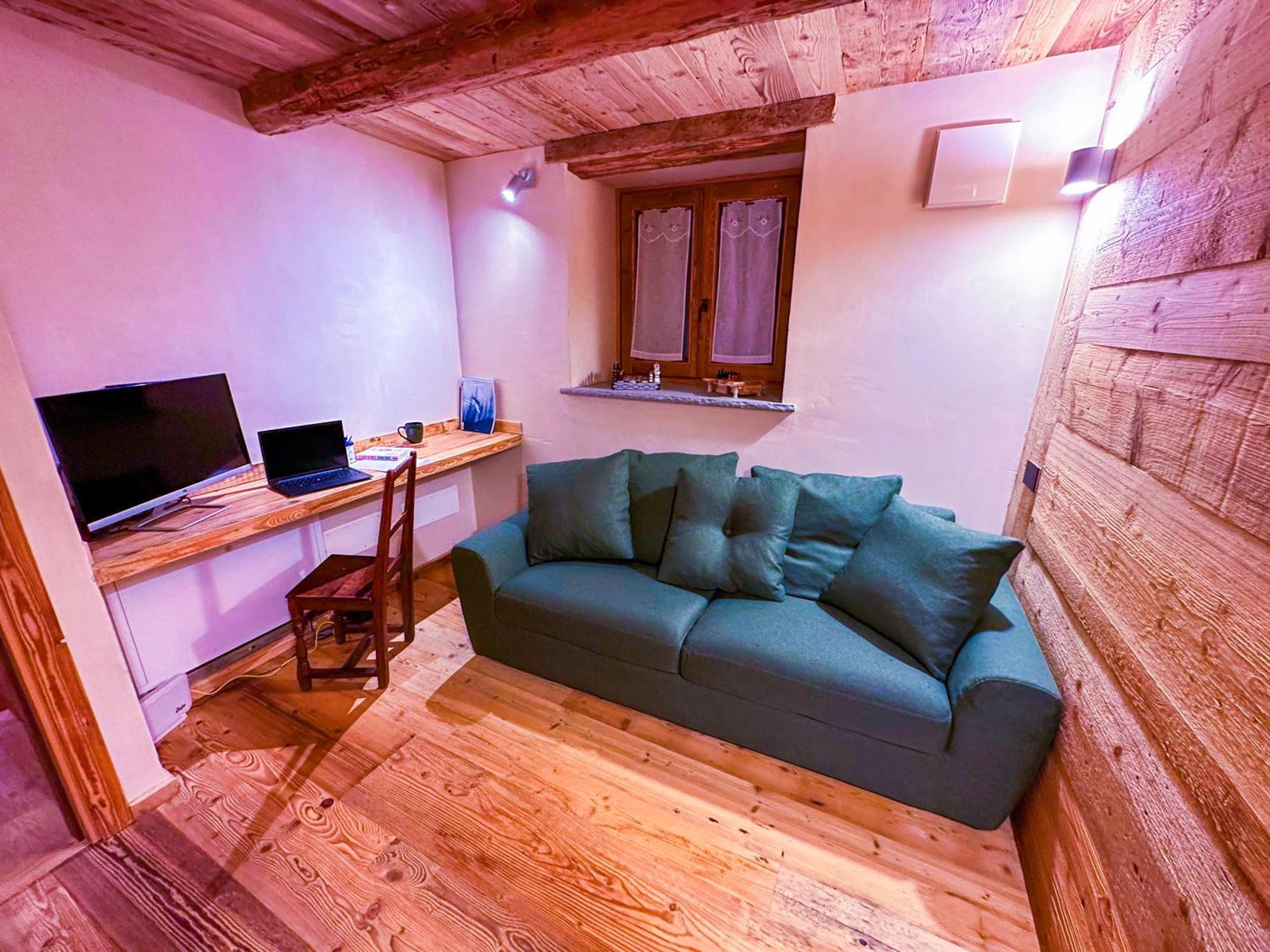 Joivy Modern Family Chalet With Stunning Mountain Views Champoluc Kültér fotó